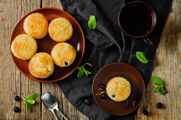 Blueberry muffins with lemon glaze