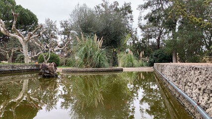 Fuente de agua en el jardin del anfiteatro del Merida, España