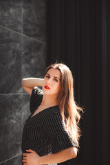 Obraz premium beautiful model on the city streets