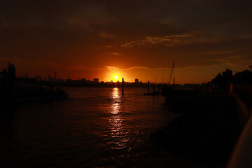 Fototapeta na wymiar Sunset over Brisbane river Queensland Australia