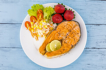 Salmon steak with vegetable