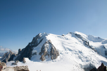 Montaña suiza paisaje nieve blanca