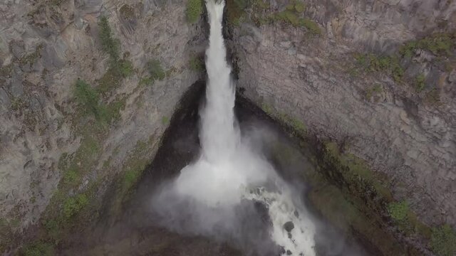 Flying above Spahats Creek falls - 4k