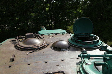 open sunroof of the tank