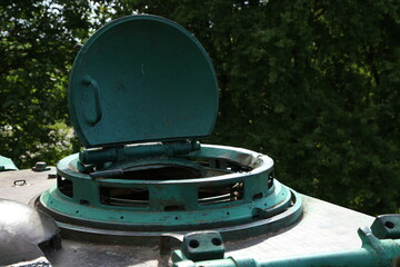 open sunroof of the tank