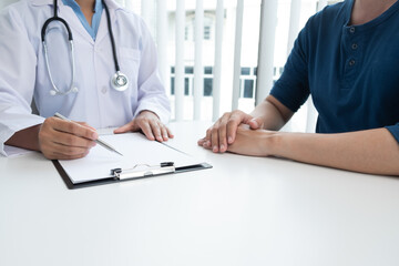 The doctor is consulting about treatment plan with patient in the hospital.