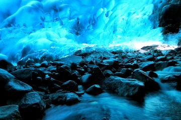 メンデンホール氷河洞窟