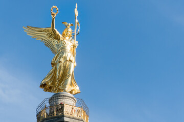 Fototapeta premium Victory column with blue sky, Berlin