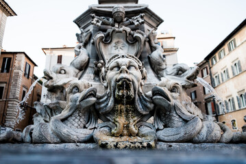Fototapeta na wymiar Fountain and sculptures in Rome