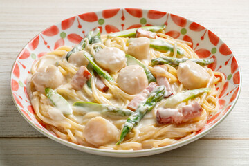ホタテとアスパラのクリームパスタ