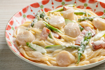 ホタテとアスパラのクリームパスタ