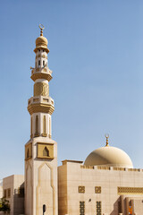 Fototapeta na wymiar Mosque building on the outskirts of Dubai city
