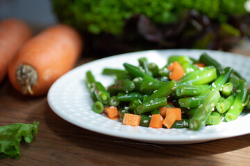 String bean and carrot salad