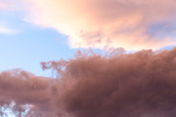 Obraz premium dirty brown clouds on the blue sky for backdrop backdrop