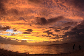 Beginnender Sonnenuntergang auf Mauritius