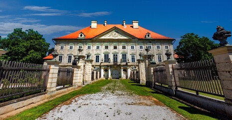 Obraz premium Abandoned Castle Dvorec Dornava