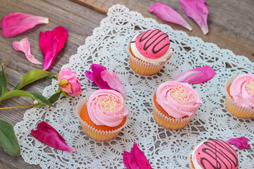 cupcakes on a beautiful white tablecloth