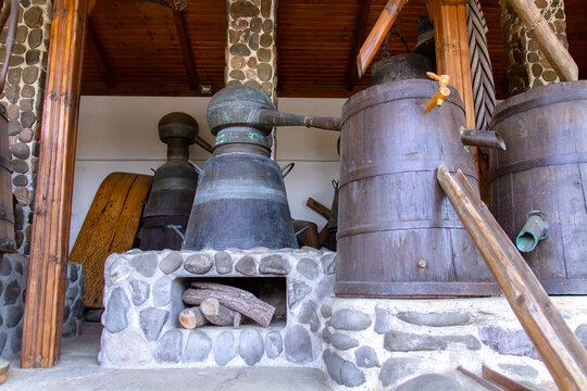 Old distillation apparatus