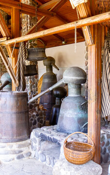 Old distillation apparatus