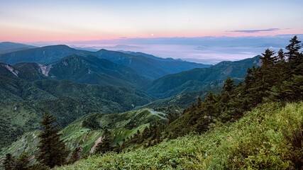 長野県・山ノ内町 夏の横手山山頂からの夜明け