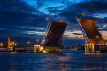 Fototapeta na wymiar Open Dvortsovy Bridge, Saint-Petersburg, Russia