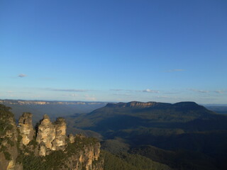 Fototapeta na wymiar three sisters in blue mountains Australia