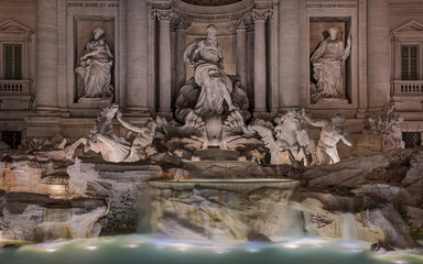 Fototapeta na wymiar Fontana di Trevi at night
