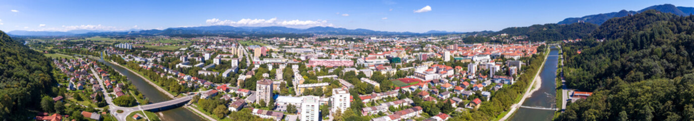 Fototapeta na wymiar Spectaculat cityscape panorama of a city with river flowing by.