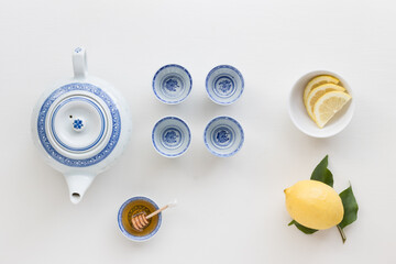 Porcelain teaset with honey and lemon