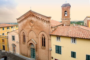 Fototapeta na wymiar The city centre of Lari, in Tuscany