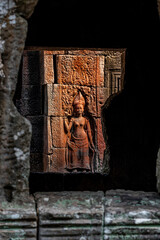 Relief, Kunst im Sonnenlicht im Angkor Park - 359677066