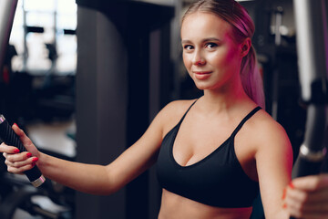 Fototapeta na wymiar Young caucasian blonde woman training hands in a gym