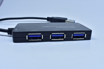 hub 4 port usb 3.0 superspeed black 5 volt power with white background