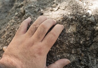hand holding the rock