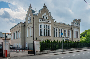Major Russian Industrialist’s barons Knop built their estate in the style of a German castle. Next to the estate, a Lutheran Cathedral was built with their money.    