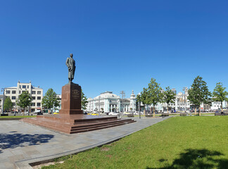 Obraz premium Russia, Moscow, June 22, 2020. Monument to Maxim Gorky on the square of the Belorussky railway station.