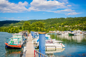 Le port de plaisance des Roches de Condrieu