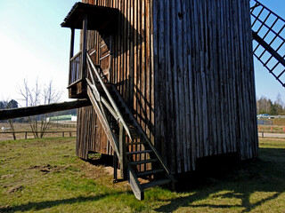  zbudowany w 1836 roku mlyn wiatrak typu kozlak stojacy w miejscowosci jurowce na podlasiu w polsce © Jacek Sakowicz