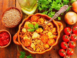 Buckwheat with meat and tomato