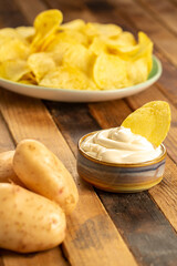 Potato chips, fresh potato and fennel and mayonaisse 