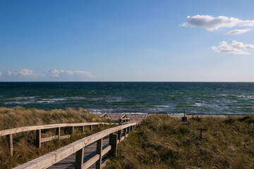 Fototapeta na wymiar footbridge to the Baltic Sea