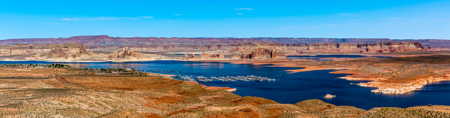 Fototapeta na wymiar A panorama of Lake Powell and moored boats near to Page, Arizona