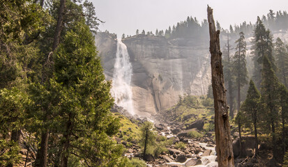 Fototapeta premium Nevada Fall, a waterfall on the Merced River along the Mist Trail in Yosemite National Park
