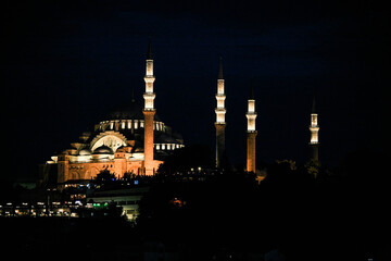 Fototapeta na wymiar View of Suleymaniye Mosque at night.