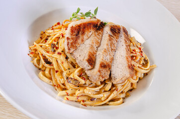 Pork tenderloin with fettuccine
Spicy plate combining meat and pasta