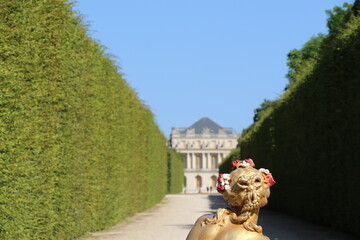 Allée dans les jardins du Château de Versailles
