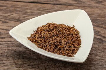 Dry zeera seeds in the bowl