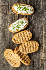 Crispbread with creamy cheese and green chive