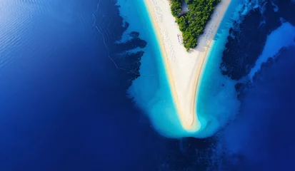 Deurstickers Gouden Hoorn strand, Brac, Kroatië Kroatië, Hvar-eiland. Luchtfoto bij de Zlatni Rat. Strand en zee vanuit de lucht. Beroemde plaats in Kroatië. Zomer zeegezicht van drone. Reizen - afbeelding