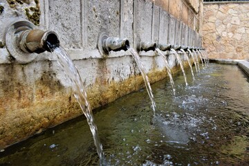 fuente de varios caños